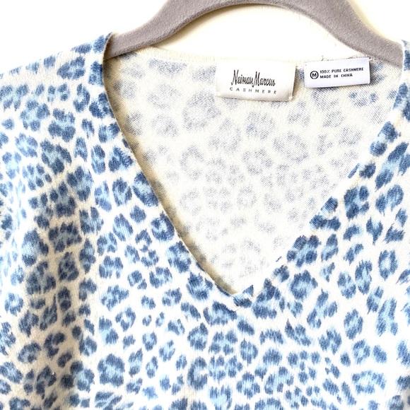 Neiman Marcus NWOT 100% Cashmere Blue Leopard Sweater - Picture 3 of 6